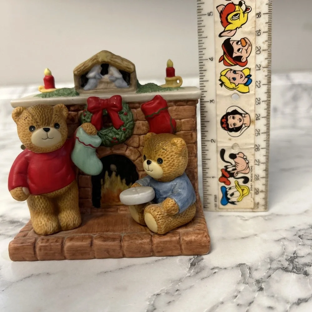 Enesco Musical Lucy & Me Christmas Fireplace Teddies WORKS! Vintage 1985 Bears